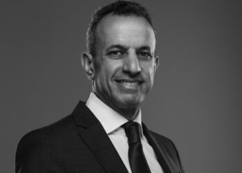 “إبراهيم سليمان”: أقامة قوافل ومراكز طبية متنقلة خطوة هامة للنهوض بقطاع الصحة