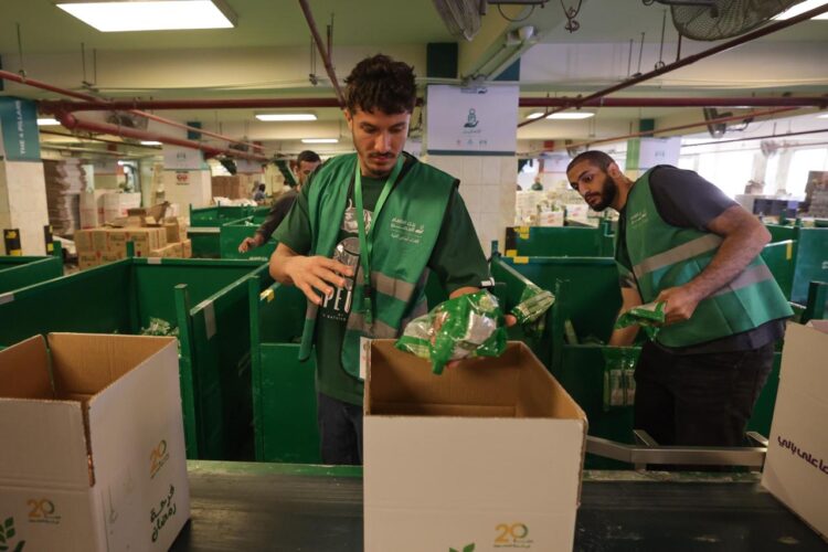 نادي بيراميدز يشارك مؤسسة “بنك الطعام” تعبئة كراتين رمضان لدعم الأسر الأكثر احتياجاً