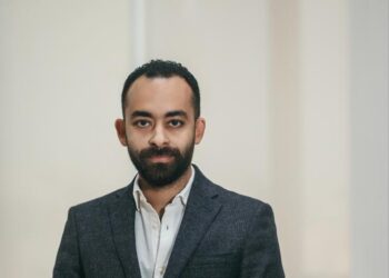 الرئيس التنفيذى لشركة SAK : توطين الصناعة واستمرار الإنتاج ” كلمة السر ” لاستقرار سعر الصرف فى السوق المصرى