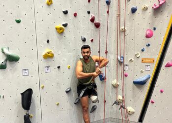 المغامر المصري عمر حجازى بصدد تحقيق رقم قياسي عالمي جديد للدخول بموسوعة جينيس لتسلق الجبال