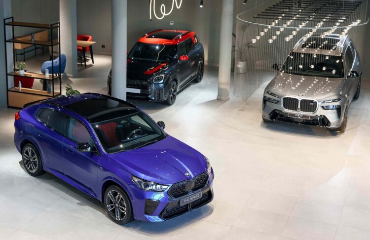 “جلوبال أوتو” تعيد افتتاح صالة عرض BMW وMINI بالطريق الصحراوي في منطقة أبو رواش