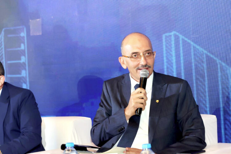 علاء فكري : طبيعة السوق تجعله بعيدا عن الانخفاضات السعرية والمعروض يخاطب شريحة واحدة من العملاء