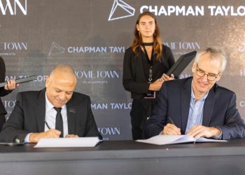 «هوم تاون للتطوير» توقع اتفاقية استراتيجية مع «تشابمان تايلور العالمية» لتخطيط مشروعات جديدة باستثمارات ضخمة