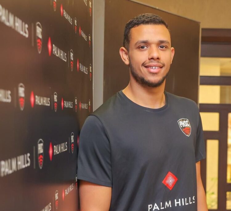 لاعب بالم هيلز مصطفى عسل يتوج ببطولة مصر الدولية للإسكواش 
