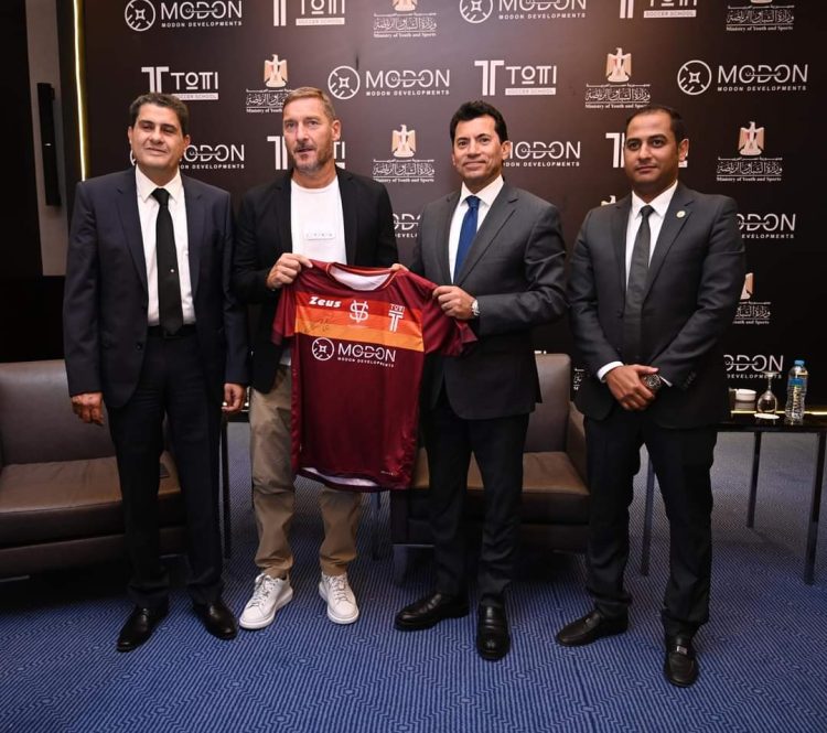 الأسطورة الإيطالية Totti بعد تعاقده مع شركة مدن .. أتمنى فتح المزيد من مدارس الكرة بمصر وأكتشاف مواهب تكمل مسيرتي