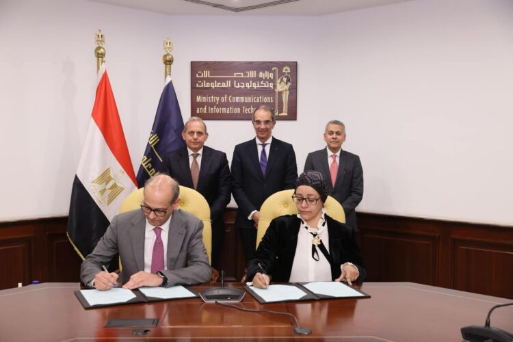 وزير الاتصالات وتكنولوجيا المعلومات والرئيس التنفيذيلبنك مصر يشهدان توقيع بروتوكول تعاون بين معهد تكنولوجيا المعلومات وبنك مصر