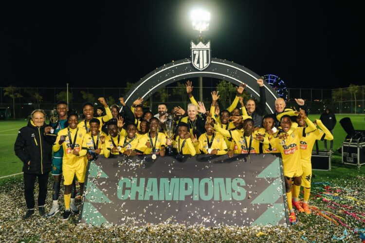 نادي أسيك الإيفواري يتوج بالنسخة الأولى من بطولة زد الدولية للناشئين تحت 15 سنة.. و لاعبه دومبيا بيما يحصد جائزة أفضل لاعب