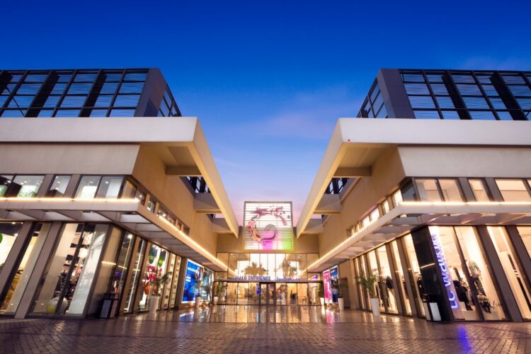 الفطيم العقارية تحتفل بعيد الأم من خلال سداد ديون الأمهات الغارمات