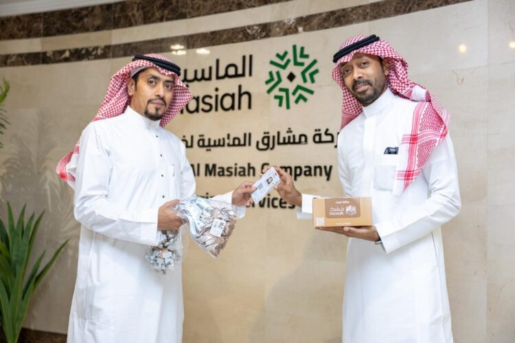 بدء تسليم بطاقات “نسك” للحجاج.. و«مشارق الماسية» أول من تسلّمها