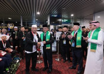 لأول مرة في موسم حج : تسليم بطاقات “نسك” خارج السعودية، والبداية لحجاج ماليزيا