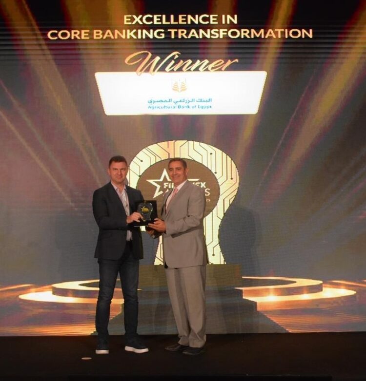البنك الزراعي المصري يحصل على جائزة التميز في الخدمات المصرفية من قمة فينوفكس شمال أفريقيا 2025