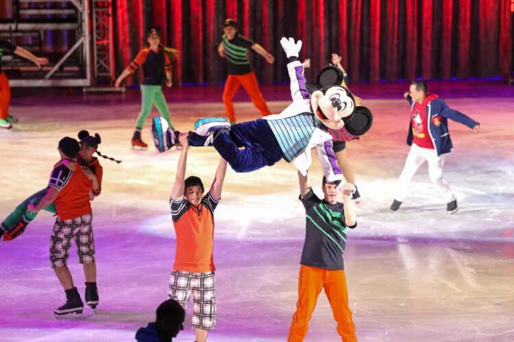 إفتتاح عالمي لعروض ديزني أون آيس وسط إقبال جماهيري ضخم بحضور أبرز ممثلي شركة ديزني العالمية