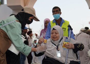 توافد حجاج السياحة “5 نجوم” إلى مشعر منى استعدادًا للتصعيد إلى عرفات