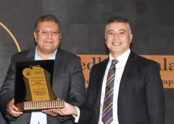 تكريم الدكتور مدحت شلبي رئيس شركة «الصفوة للتطوير العمراني SUD» كأكبر مطور عقاري في الدلتا