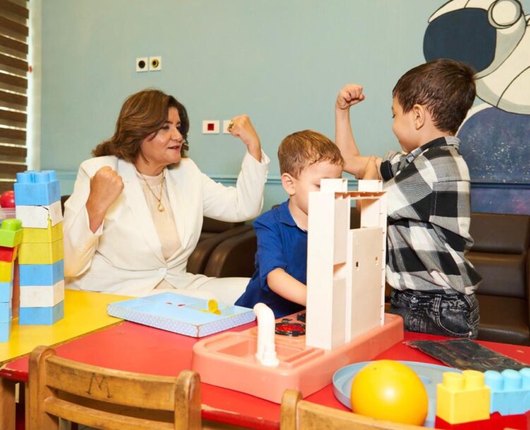 بنك قناة السويس يُنظم زيارة لمستشفى “الناس” لمشاركة 22 حالة فرحة شفاءهم وتوزيع هدايا على المرضى والأطفال