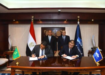 الفريق أسامة ربيع يشهد توقيع بروتوكول بين هيئة قناة السويس وبنك مصر للتعاون المشترك في مشروعات التطوير العقاري