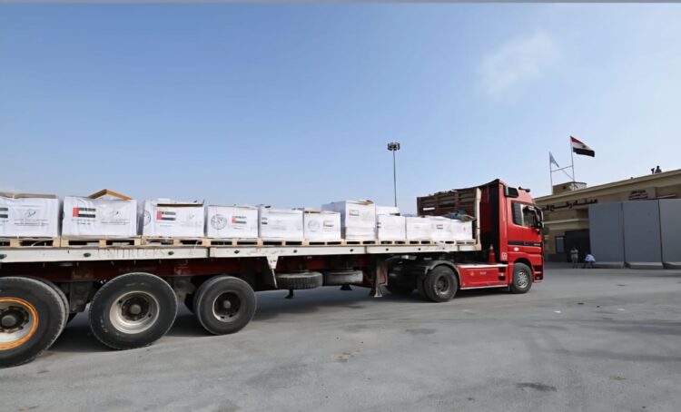 الإمارات تعلن دخول 38 شاحنة مساعدات إنسانية إلى غزة ضمن “عملية الفارس الشهم 3”