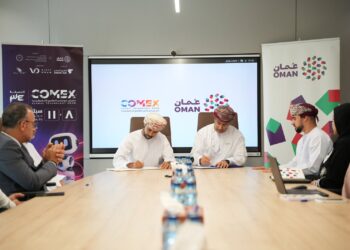 كومكس توقع مذكرة تفاهم استراتيجية مع مكتب الهوية الترويجية العُمانية لربط التقدّم التكنولوجي بالهوية الوطنية