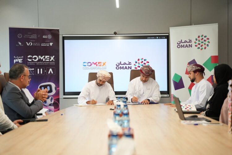 كومكس توقع مذكرة تفاهم استراتيجية مع مكتب الهوية الترويجية العُمانية لربط التقدّم التكنولوجي بالهوية الوطنية