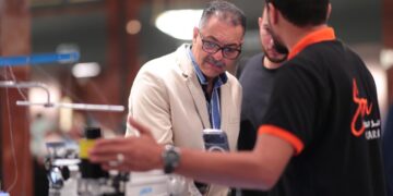 “سكر مكة” لماكينات الخياطة تطرح أحدث آلات الإنتاج باستخدام الذكاء الاصطناعي بالتعاون مع “جاك” الصينية