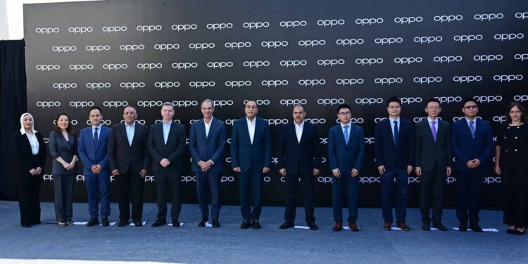 رئيس الوزراء يفتتح مصنع شركة “أوبو” العالمية فى مصر لتصنيع الهواتف المحمولة بالعاشر من رمضان