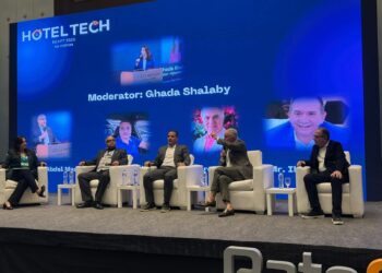 تكريم إيهاب عبد العال في مؤتمر «Hotel Tech» لدوره في دعم وتطوير خدمات الضيافة وتحديثها