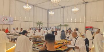 المطوف علاء محضر: نخدم 5 آلاف حاج مصري سنويًا..وموسم الحج الماضي ناجح ويُدرَّس عالميًا