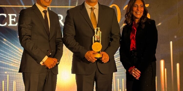 شركة وان أوف وان للتنمية العمرانية تحصد جائزة Creative Brand Communication Award في حفل Invest-Gate ACE Awards 2025