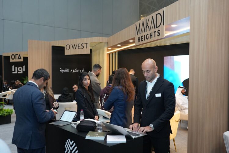 قبل ساعة من الإفتتاح .. اقبال كبير على معرض عقارات النيل بالدوحة