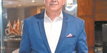 إيهاب عبد العال أمين صندوق اتحاد الغرف السياحية: نستهدف جذب 23 مليون سائح في 2026.. والمحافظات السياحية تبدأ مرحلة جديدة