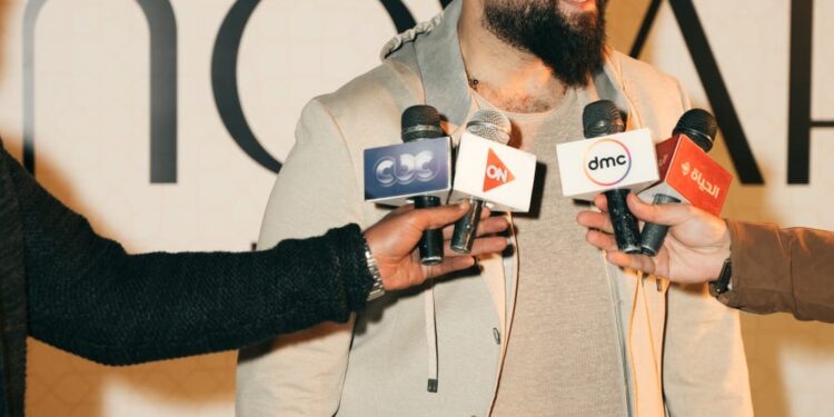 محمد منير يغني ” في حتة لوحدى.. والنيل دا حكايتي ” ضمن حملة تشويقية ” لنوفارا هولدينج “