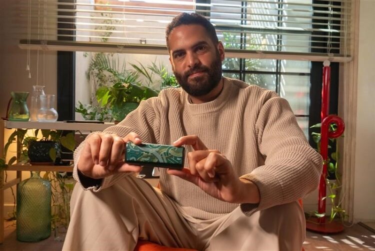 تتعاون IQOS مع الفنان المصري محمد طلايع لتقديم تجربة فنية مبتكرة