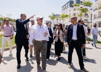 المهندس عمرو سليمان في جولة ميدانية لتفقد مشروعات ماونتن ڤيو في القاهرة الجديدة برفقة الرؤساء التنفيذيين للشركة