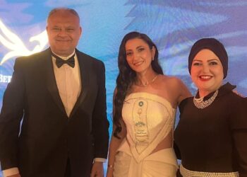 بالصور.. رباب عبد العاطي تتوج بلقب “أجمل محجبة” مصرية في كان وتؤكد: المهرجان واجهة مصر الحضارية للعالم