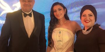 بالصور.. رباب عبد العاطي تتوج بلقب “أجمل محجبة” مصرية في كان وتؤكد: المهرجان واجهة مصر الحضارية للعالم