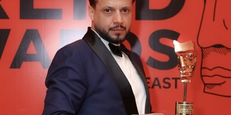 بالصور .. مصمم المجوهرات محمد القريو يواصل تألقه ويحصد جائزة “تريند أوردز الشرق الأوسط” للأكثر تاثيرا