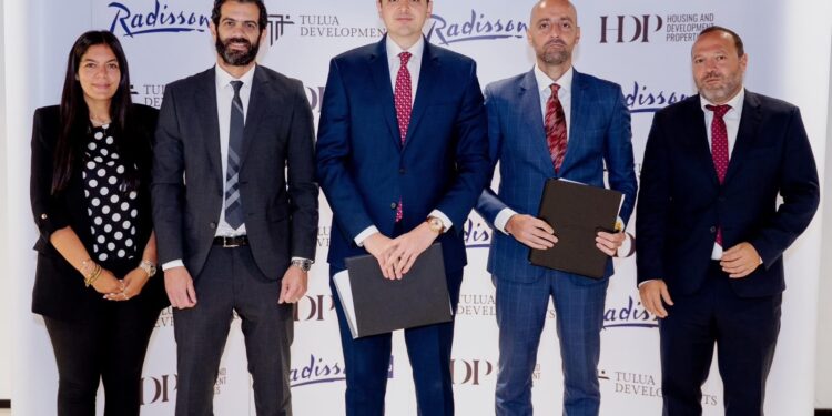 شركة التعمير والإسكان العقارية (HDP) بالشراكة مع طلوع للتطوير العقاري يوقعان شراكة استراتيجية مع مجموعة Radisson Blu لإقامة فندق خمس نجوم بمرحلة Blu Stays داخل مشروع The Island – Marina 5