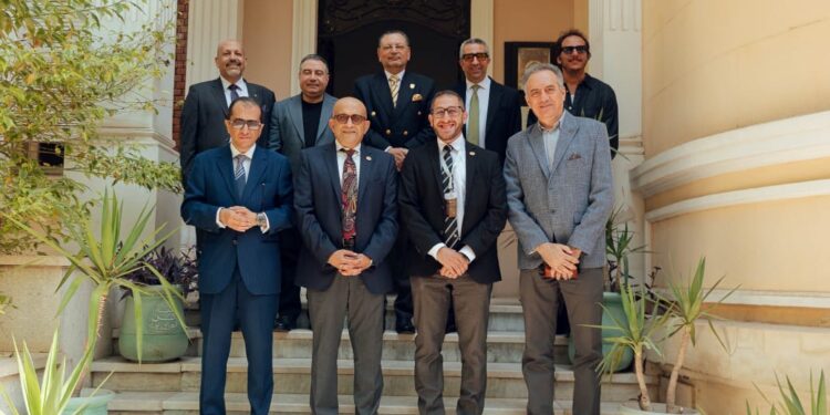 «هوم تاون للتطوير» تخطط لإطلاق برنامج تدريب عملي للشباب بالتعاون مع كلية الفنون الجميلة