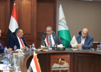 عمرو رشاد يستثمر اجتماع الكتلة البرلمانية بـ”حماة الوطن” مع محافظ الجيزة لطرح ملفات الصحة والتعليم وأرض اللواء وأبو رواش