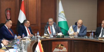 عمرو رشاد يستثمر اجتماع الكتلة البرلمانية بـ”حماة الوطن” مع محافظ الجيزة لطرح ملفات الصحة والتعليم وأرض اللواء وأبو رواش
