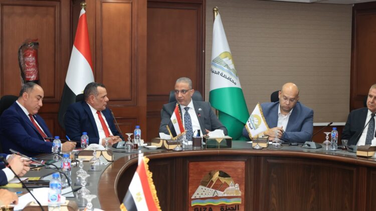 عمرو رشاد يستثمر اجتماع الكتلة البرلمانية بـ”حماة الوطن” مع محافظ الجيزة لطرح ملفات الصحة والتعليم وأرض اللواء وأبو رواش