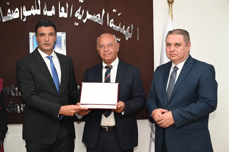 وزير الصناعة يكرّم الزنوكي للأجهزة الكهربائية عن منتجات «تاتش» لحصولها على شهادات علامة الجودة وكفاءة الطاقة والأداء البيئى