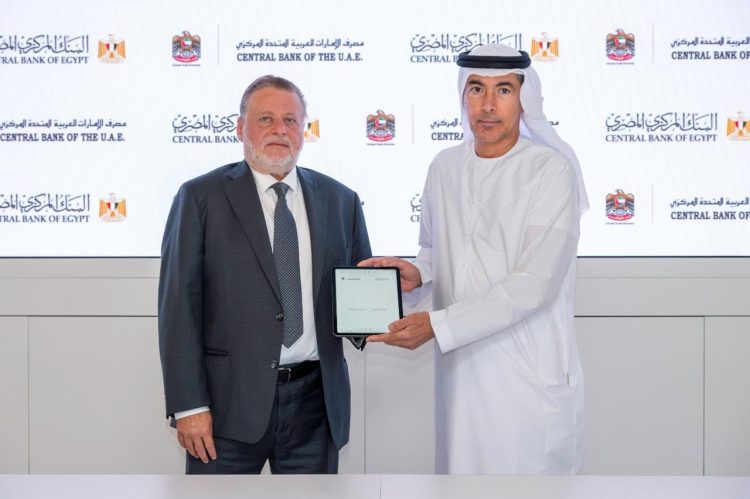 المركزى الإماراتى والمصري يوقعان اتفاقية تجديد مقايضة الدرهم الإماراتي والجنيه المصري بقيمة 5 مليارات درهم إماراتي