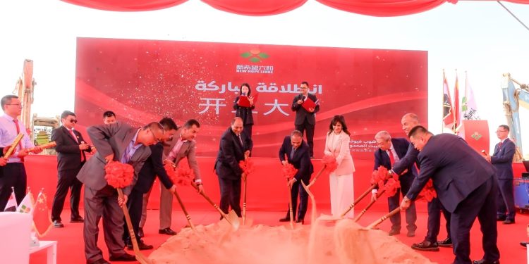 بالصور .. بتكلفة 1.5 مليار جنيه “30 مليون دولار”.. وضع حجر أساس “نيو هوب فيوتشر أجريتيك إيجيبت” بالعاشر من رمضان