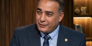 المستشار القانونى هيثم السايس: ” حوالة الحق ” في عقود بيع الوحدات العقارية تستوجب إخطار المشتري.. وقد تؤثر على مركزه الائتماني