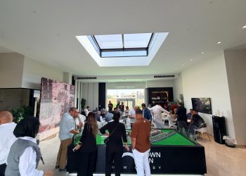 إقبال كبير من العملاء على تسكين الوحدات التجارية بمشروع Town Ten احدث مشروعات شركة مزايا بالعبور