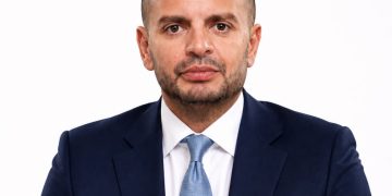 الدكتور محمد راشد يقترح تدشين «مختبر تنظيمي» يختبر الجدارة والقدرة على التنفيذ للشركات العقاريه الجديده.